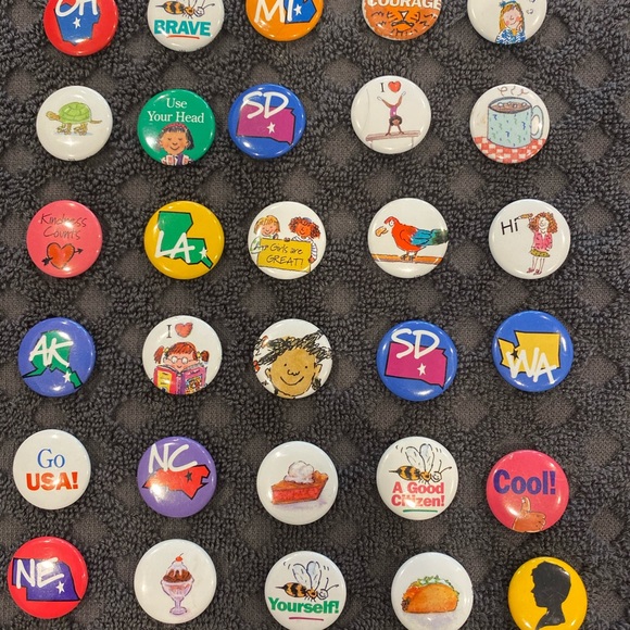 American Girl Other - Lot of American Girl/Calvert School Baltimore pins